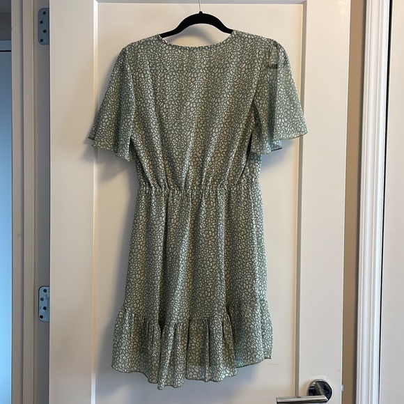 Green short sleeved dress purchased from Amazon - Picture 4 of 10